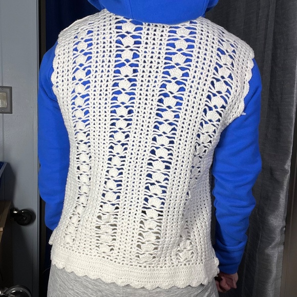 |•Handmade Crocheted Vest•| Cream One Size - Picture 7 of 13